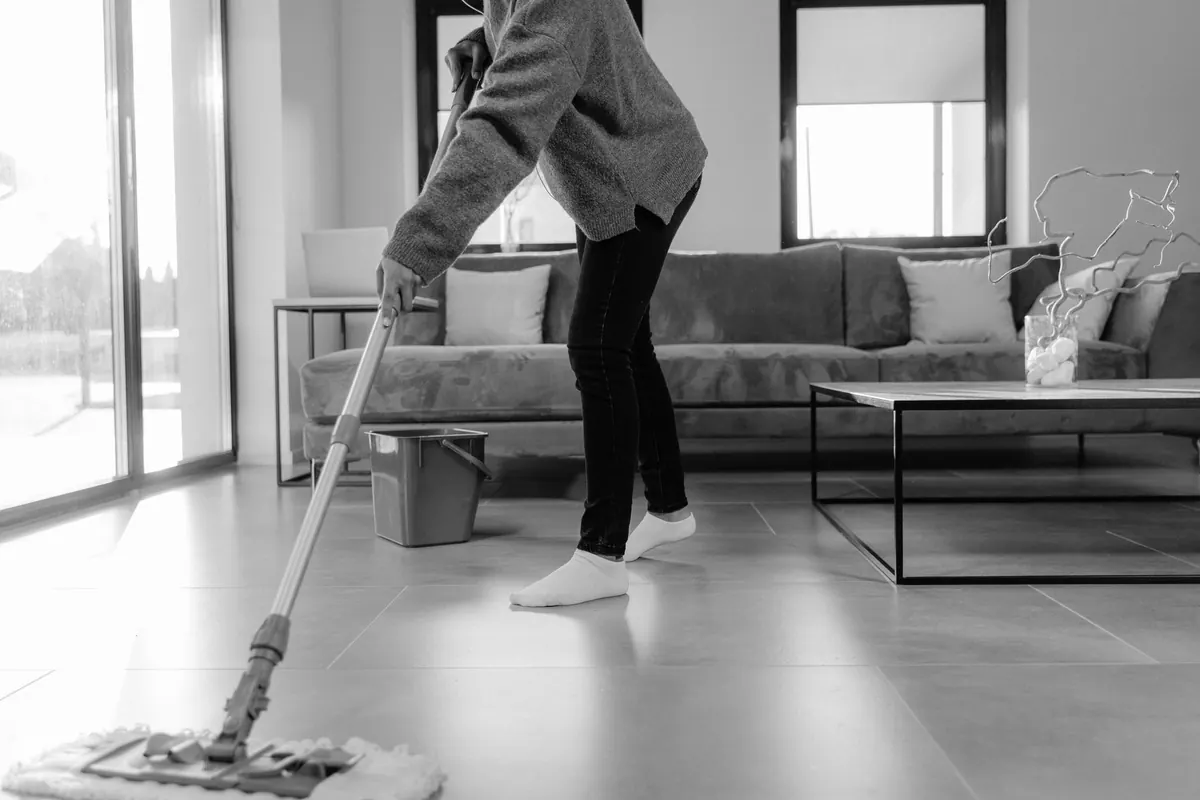 Steam Mop vs Traditional Mop: Which Is Best for Hard Floors?